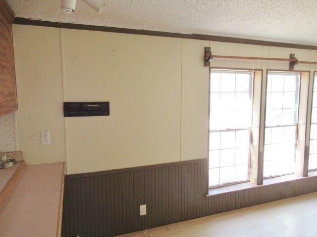 107 Highland Road Warren, ME 04864 - Photo 13 of 15 231-067342 living room 2