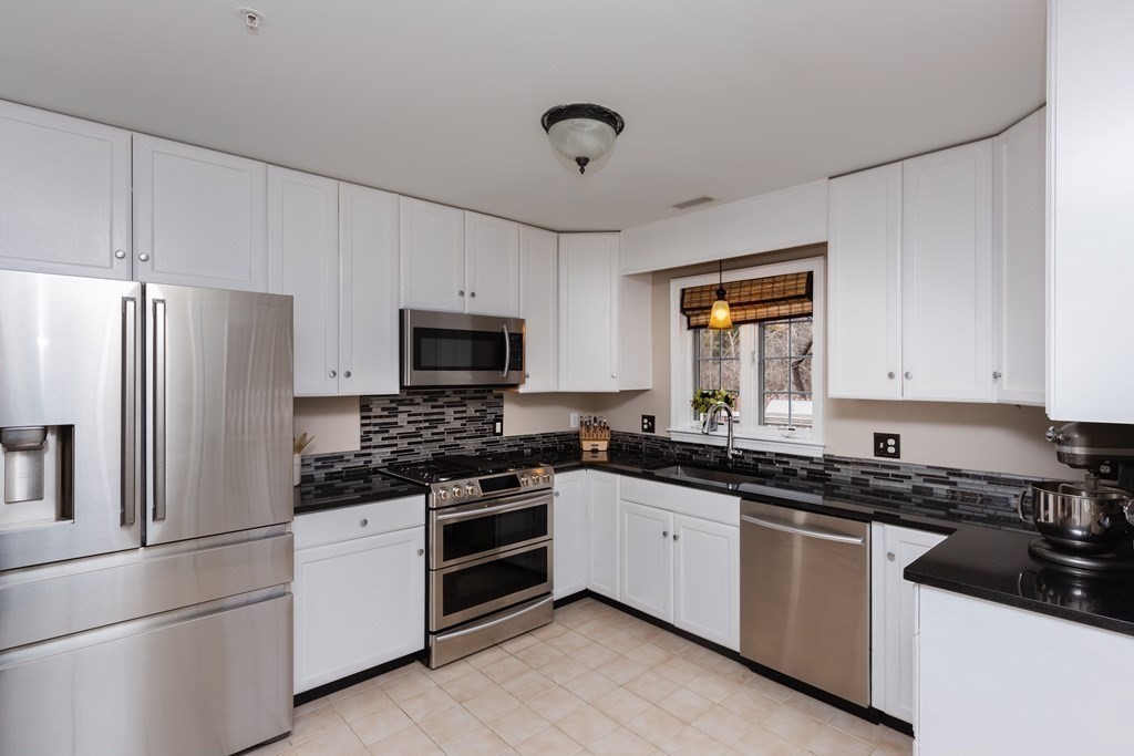 27 Pintail Road, Unit 27 Walpole, MA 02081 - Photo 12 of 37 Gallery Image 12