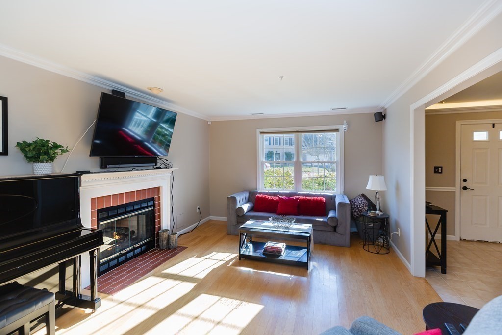 27 Pintail Road, Unit 27 Walpole, MA 02081 - Photo 5 of 37 Gallery Image 5