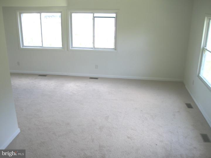 539 Four Mile Branch Road Sicklerville, NJ 08081 - Photo 3 of 25 Gallery Image 3