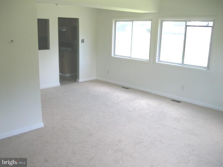 539 Four Mile Branch Road Sicklerville, NJ 08081 - Photo 4 of 25 Gallery Image 4