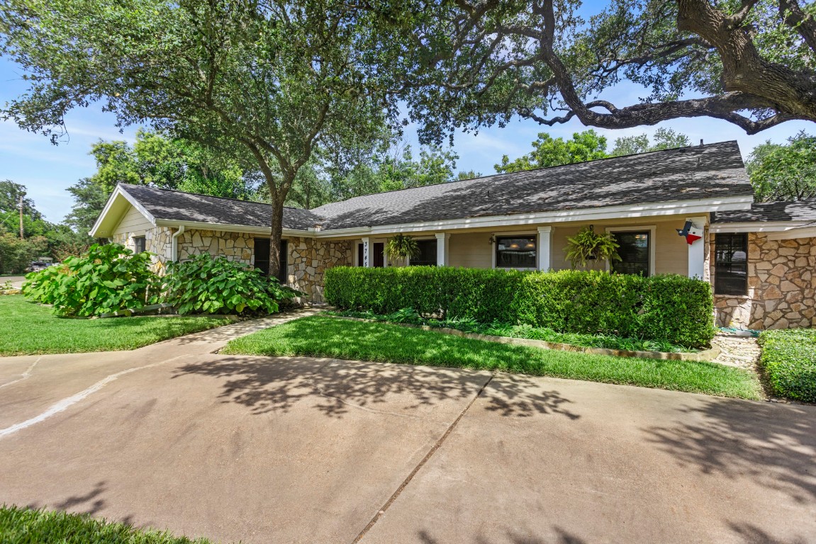 3745 Canyon Heights Road Belton, TX 76513 - Photo 15 of 29 a house view with a garden space