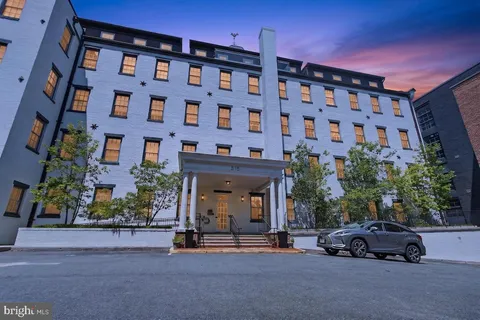 $800,000 | 515 North Washington Street, Unit 105, Alexandria, VA 22314