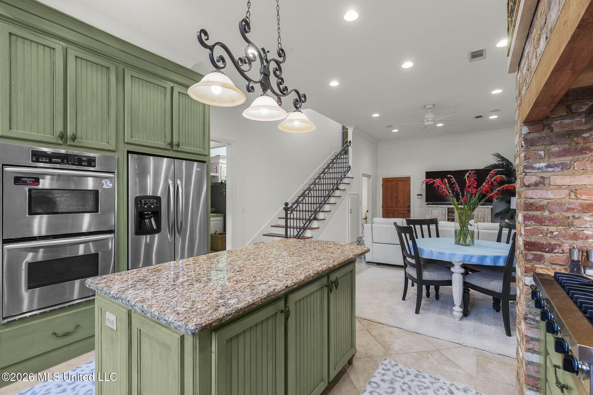 113 Carlton Boulevard Ridgeland, MS 39157 - Photo 24 of 82 Breakfast Room and Keeping Room Views