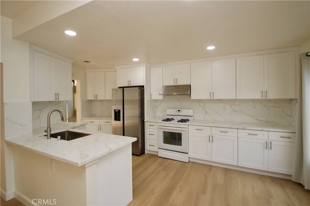 6 Del Azul Irvine, CA 92614 - Photo 3 of 28