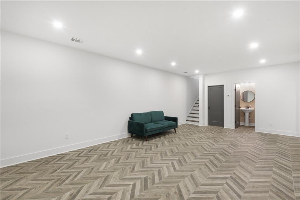 255 Mathewson Place Southwest Atlanta, GA 30314 - Photo 27 of 32