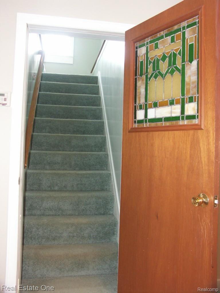 6233 Waldon Road Clarkston, MI 48346 - Photo 26 of 41 stairs to masterbedroom