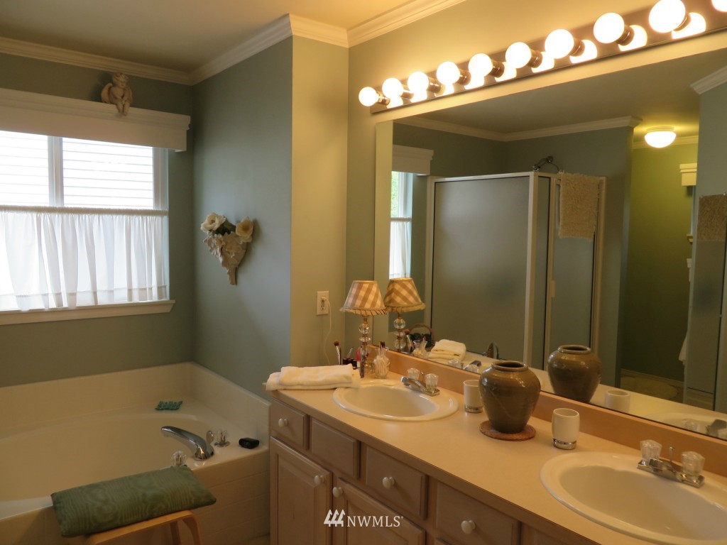 307 Ferndale Avenue Southeast Renton, WA 98056 - Photo 14 of 21 Gallery Image 14