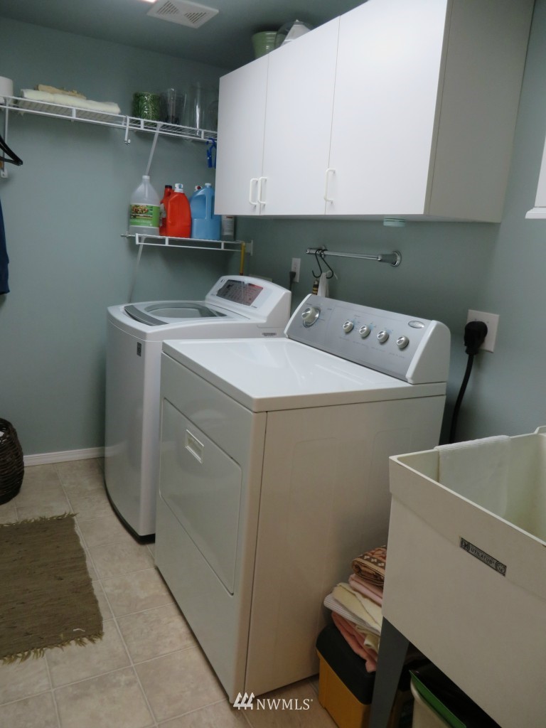 307 Ferndale Avenue Southeast Renton, WA 98056 - Photo 9 of 21 Gallery Image 9