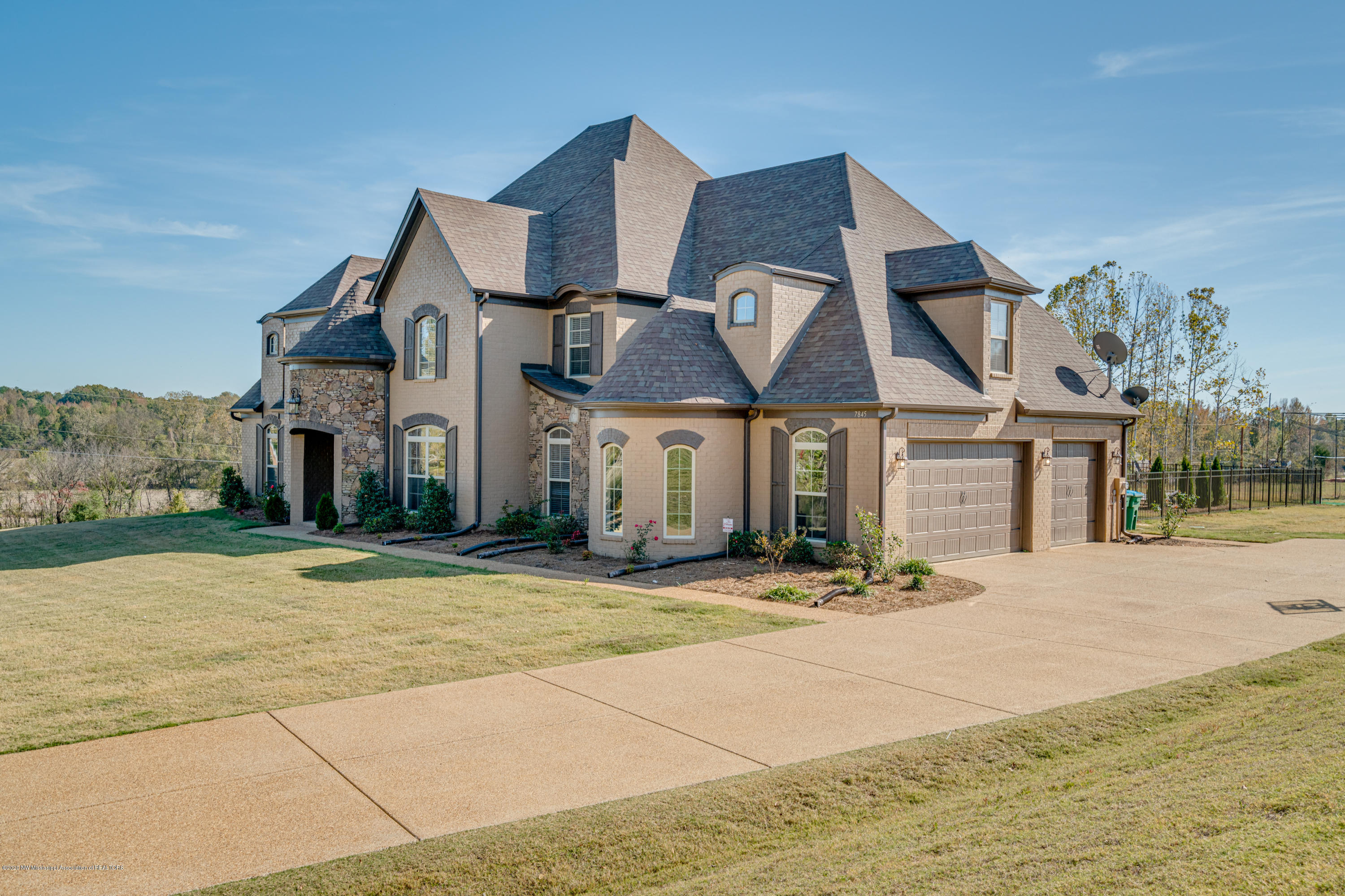 7845 Holly Springs Road Hernando, MS 38632 - Photo 2 of 33 7845-holly-springs-rd-203558-2-snapsold-