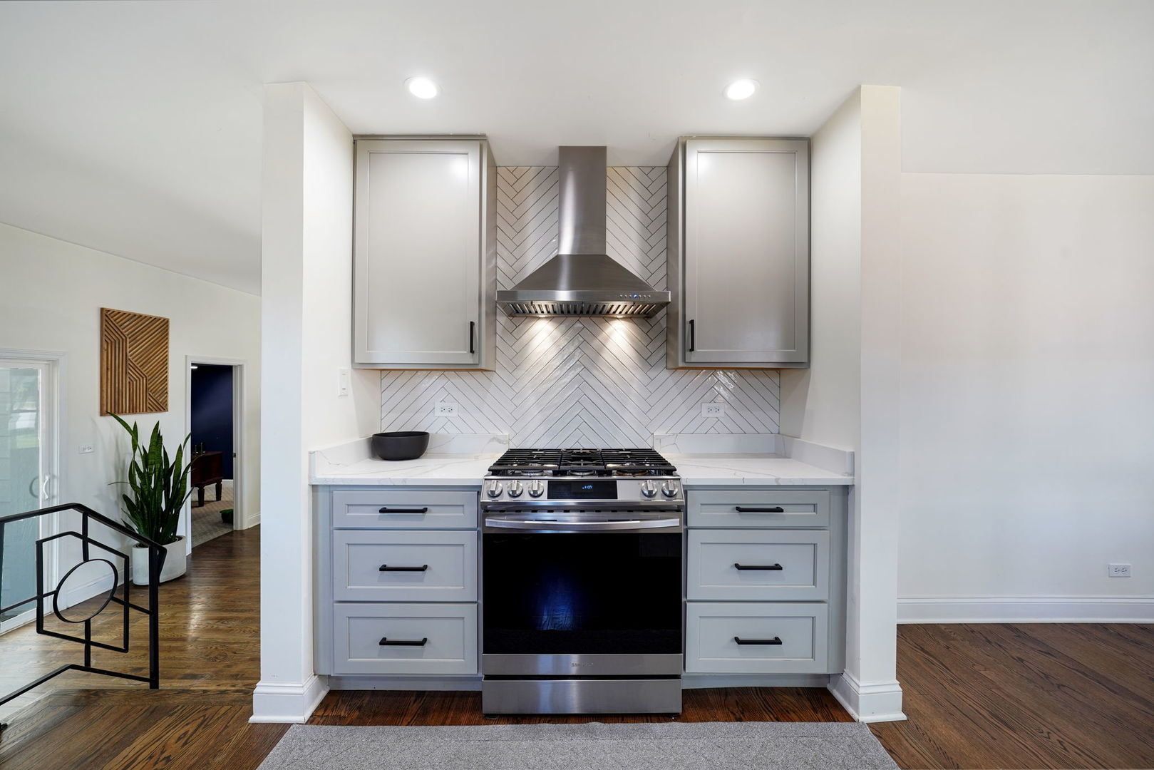 12801 South Ridgeland Avenue Palos Heights, IL 60463 - Photo 19 of 59 a kitchen with stainless steel appliances a stove and a hard wood floor