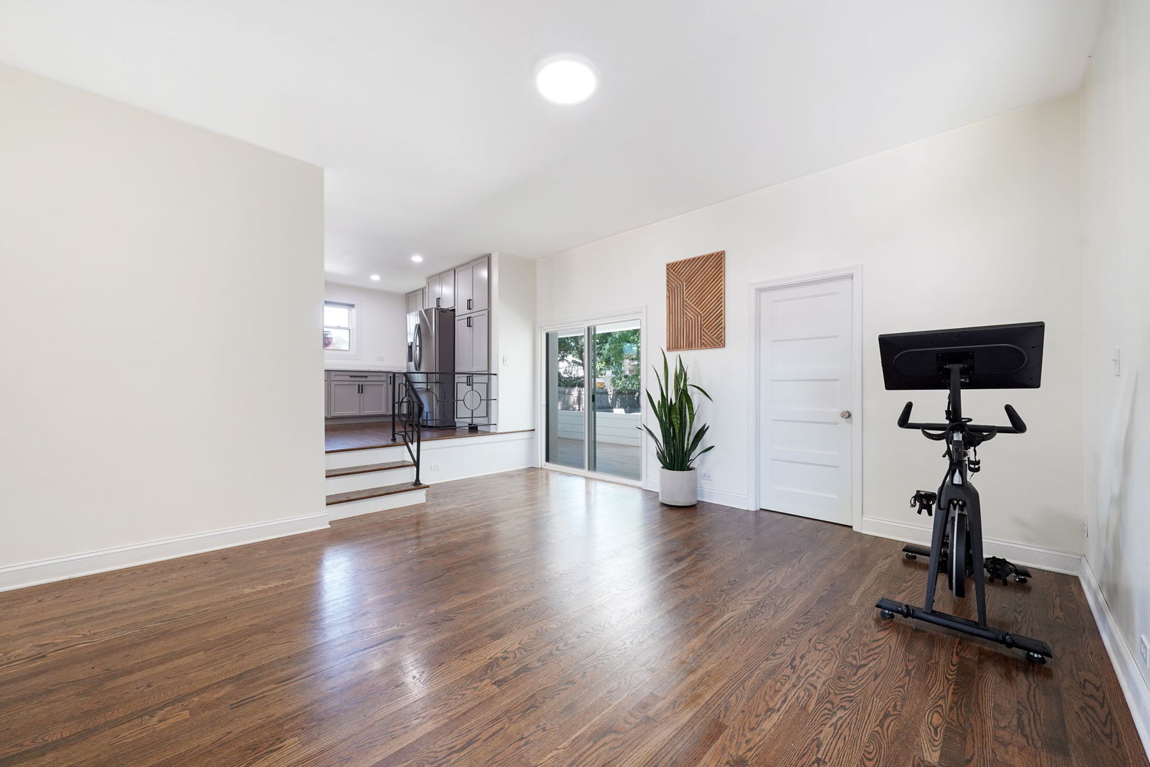 12801 South Ridgeland Avenue Palos Heights, IL 60463 - Photo 21 of 59 a view of a room with wooden floor and a potted plant