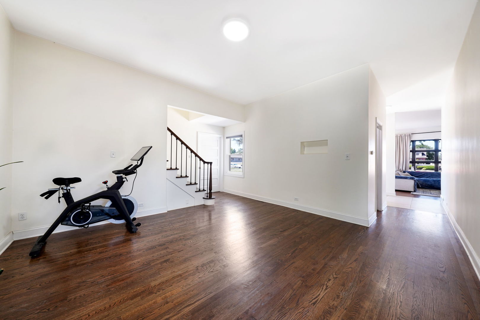 12801 South Ridgeland Avenue Palos Heights, IL 60463 - Photo 23 of 59 a view of a room with wooden floor and windows