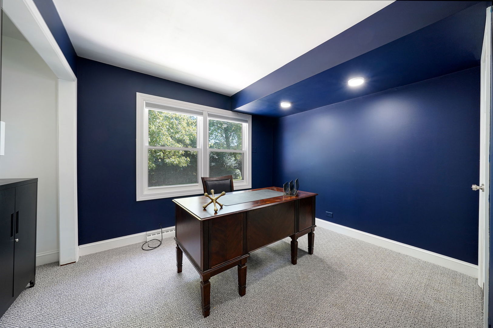 12801 South Ridgeland Avenue Palos Heights, IL 60463 - Photo 24 of 59 a workspace with furniture and window