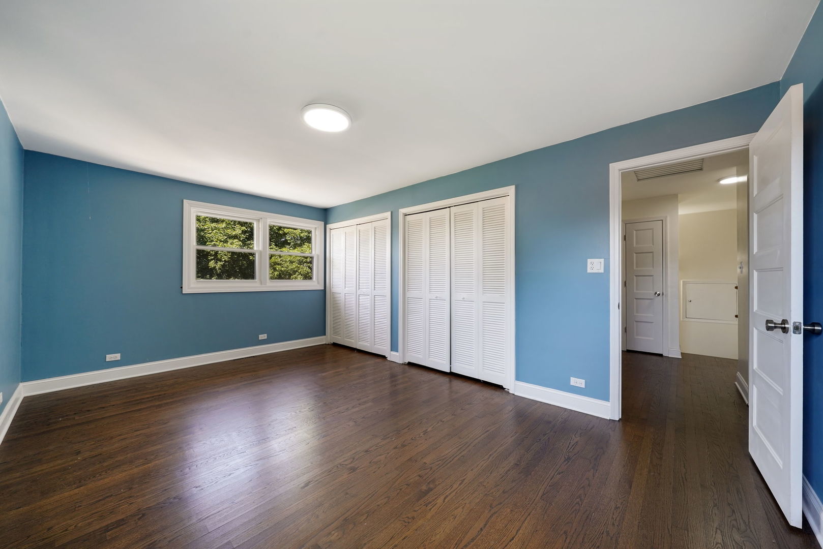 12801 South Ridgeland Avenue Palos Heights, IL 60463 - Photo 34 of 59 a view of an empty room with wooden floor and a window
