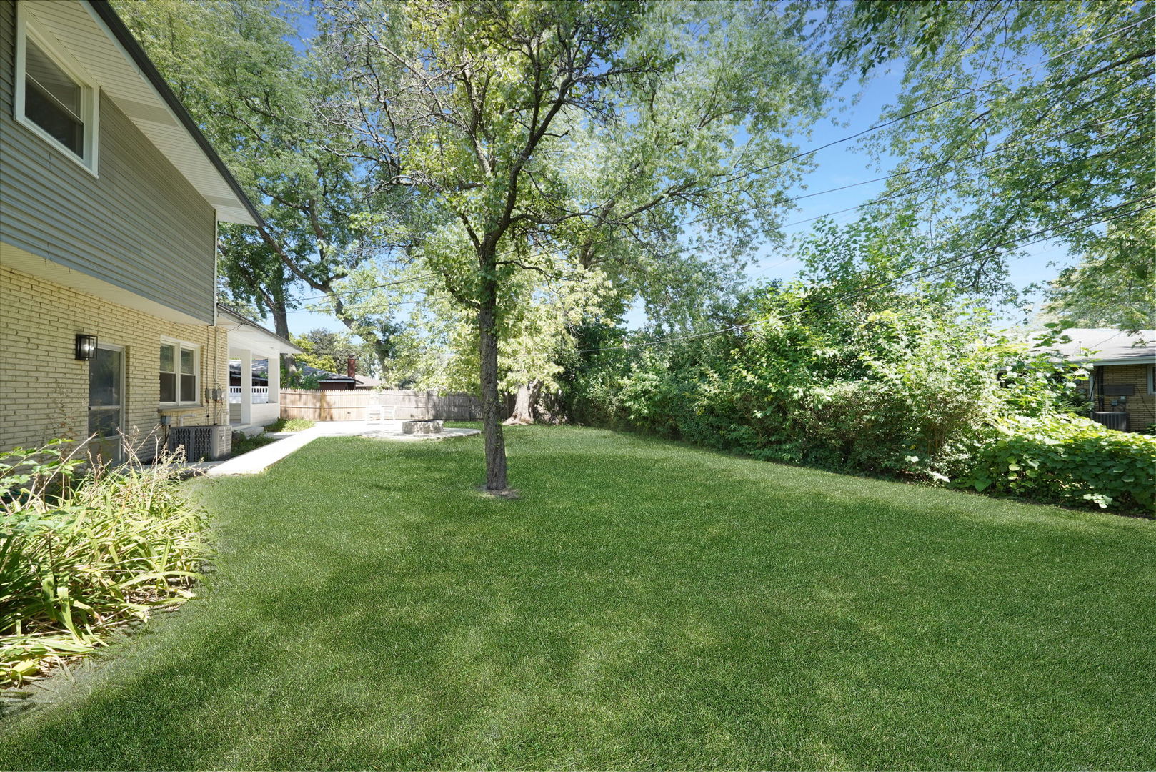 12801 South Ridgeland Avenue Palos Heights, IL 60463 - Photo 49 of 59 a view of a garden with a tree