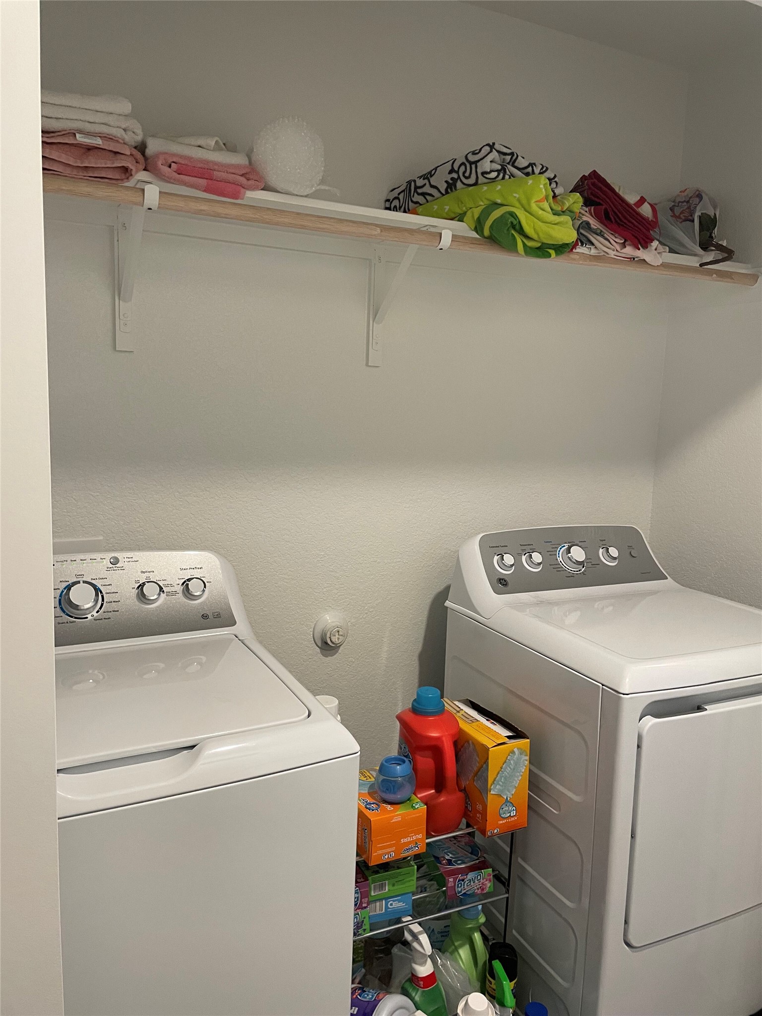 580 Rancho Del Cielo Loop Jarrell, TX 76537 - Photo 18 of 27 a utility room with dryer and washer