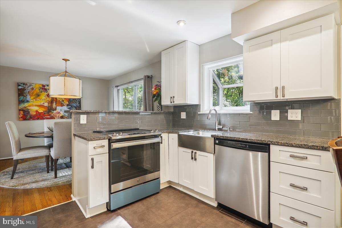 17020 Briardale Road Rockville, MD 20855 - Photo 15 of 70 Kitchen w granite counters