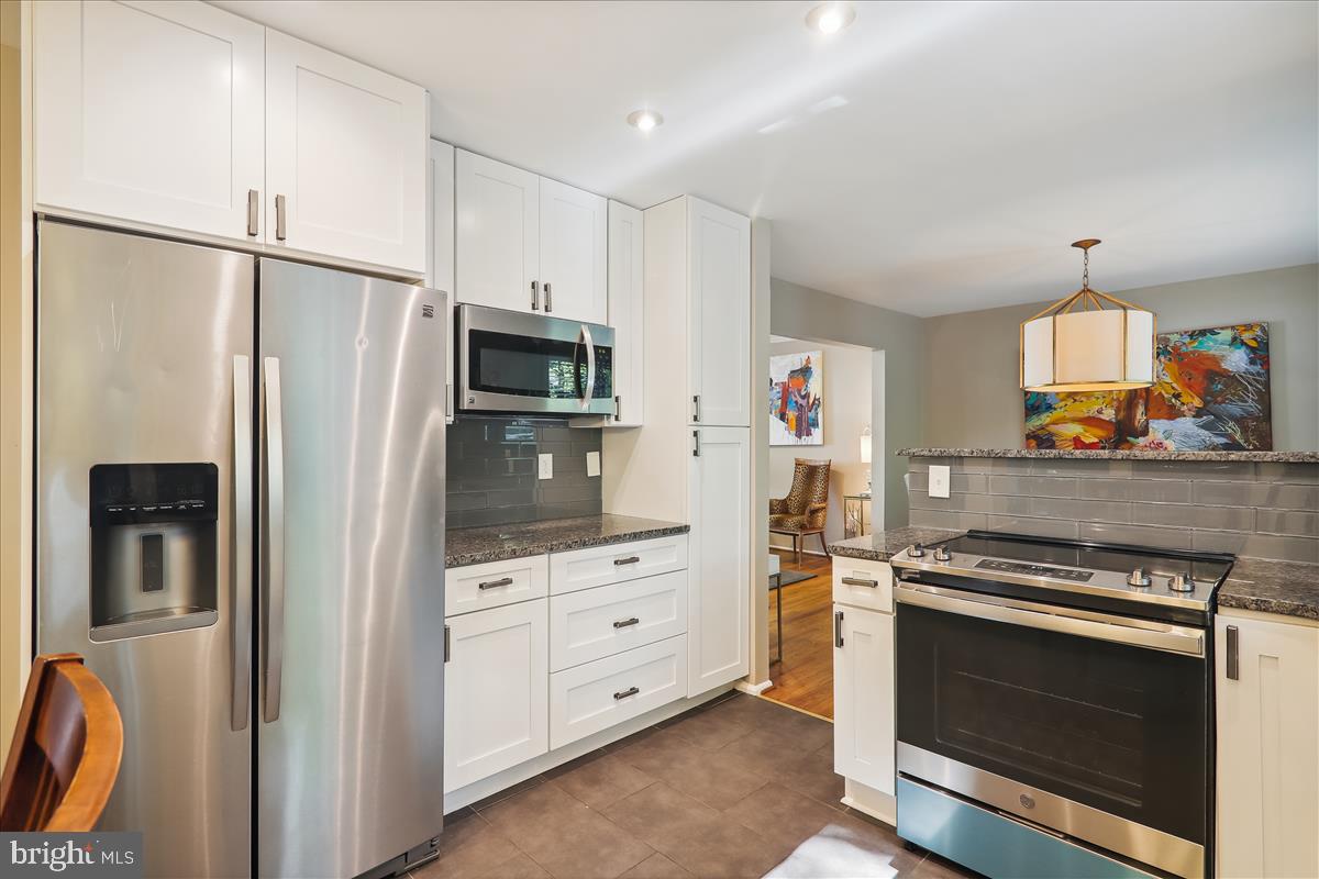 17020 Briardale Road Rockville, MD 20855 - Photo 16 of 70 Stainless steel Appliances