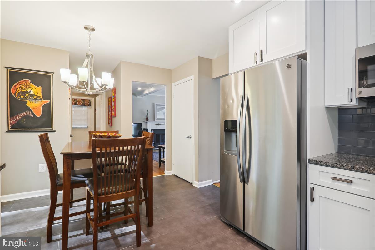 17020 Briardale Road Rockville, MD 20855 - Photo 17 of 70 Kitchen w Eat In Breakfast room