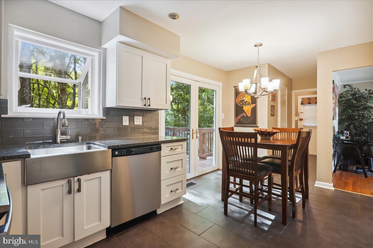 17020 Briardale Road Rockville, MD 20855 - Photo 18 of 70 Updated Kitchen