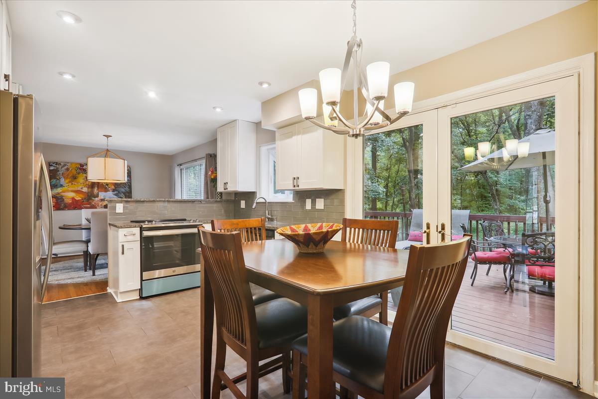 17020 Briardale Road Rockville, MD 20855 - Photo 19 of 70 Breakfast Area with back Deck access