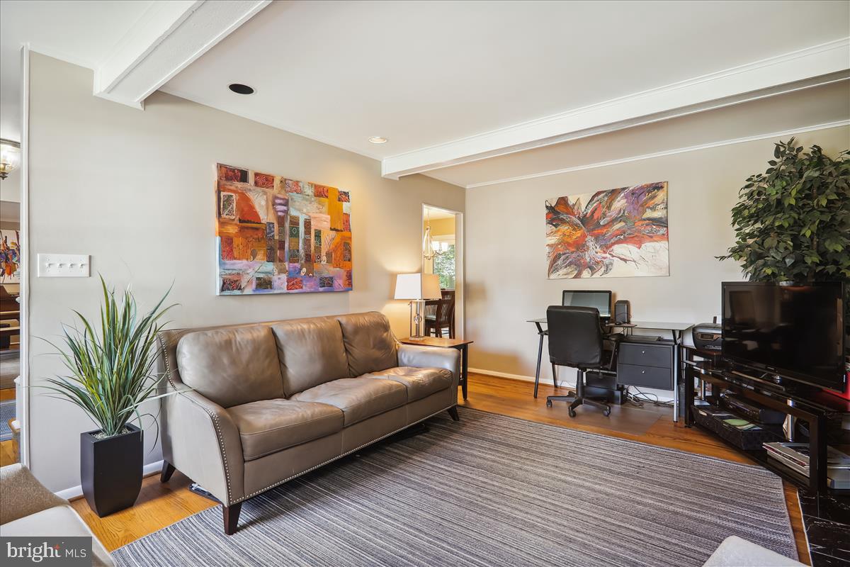 17020 Briardale Road Rockville, MD 20855 - Photo 23 of 70 Family room