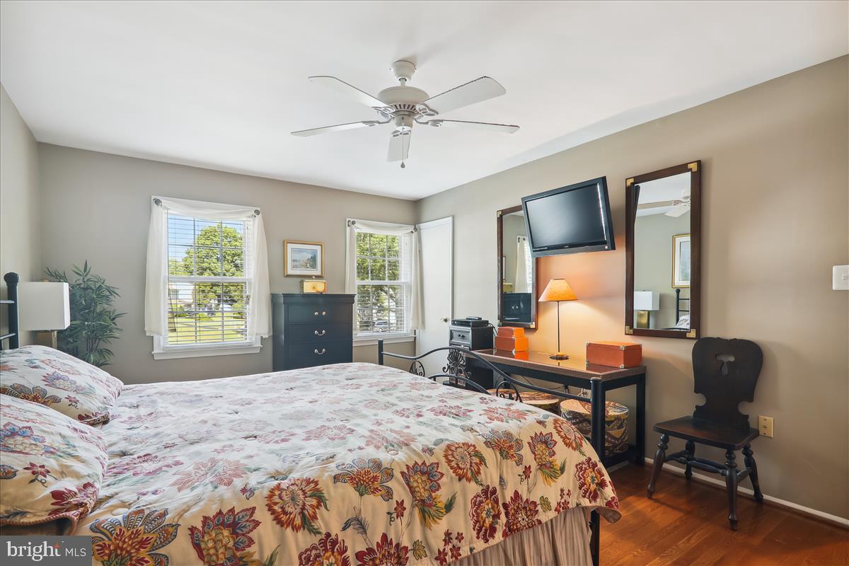 17020 Briardale Road Rockville, MD 20855 - Photo 27 of 70 Primary w/multiple closets