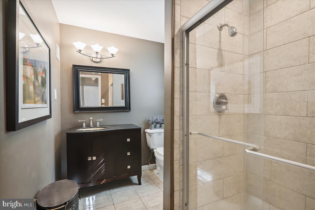 17020 Briardale Road Rockville, MD 20855 - Photo 29 of 70 Primary Bathroom