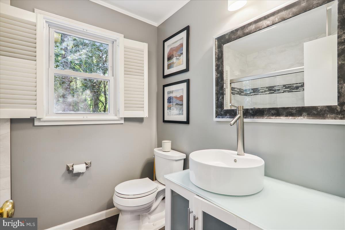 17020 Briardale Road Rockville, MD 20855 - Photo 35 of 70 Updated Hall Bath