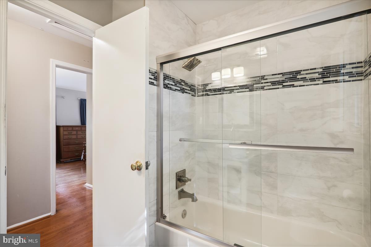 17020 Briardale Road Rockville, MD 20855 - Photo 36 of 70 Lovely tiled shower/tub in Hall Bath
