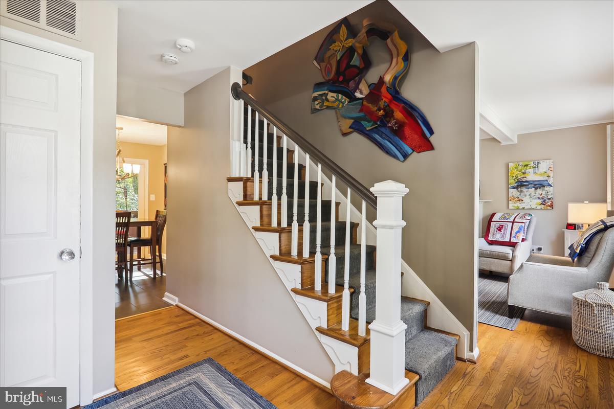 17020 Briardale Road Rockville, MD 20855 - Photo 4 of 70 Foyer