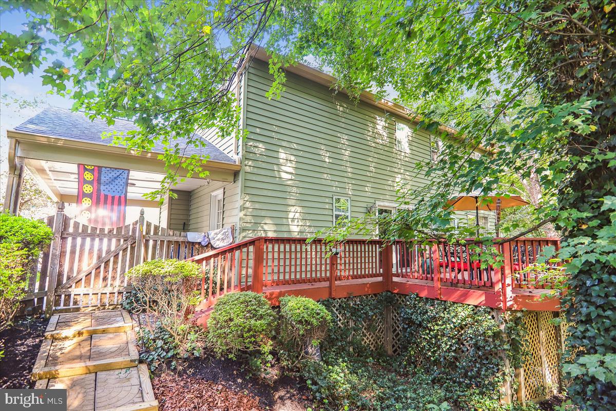17020 Briardale Road Rockville, MD 20855 - Photo 55 of 70 Walkway to the backyard