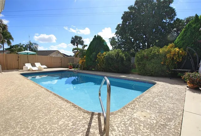 $580,000 | 861 Southwest 55th Way, Margate, FL 33068