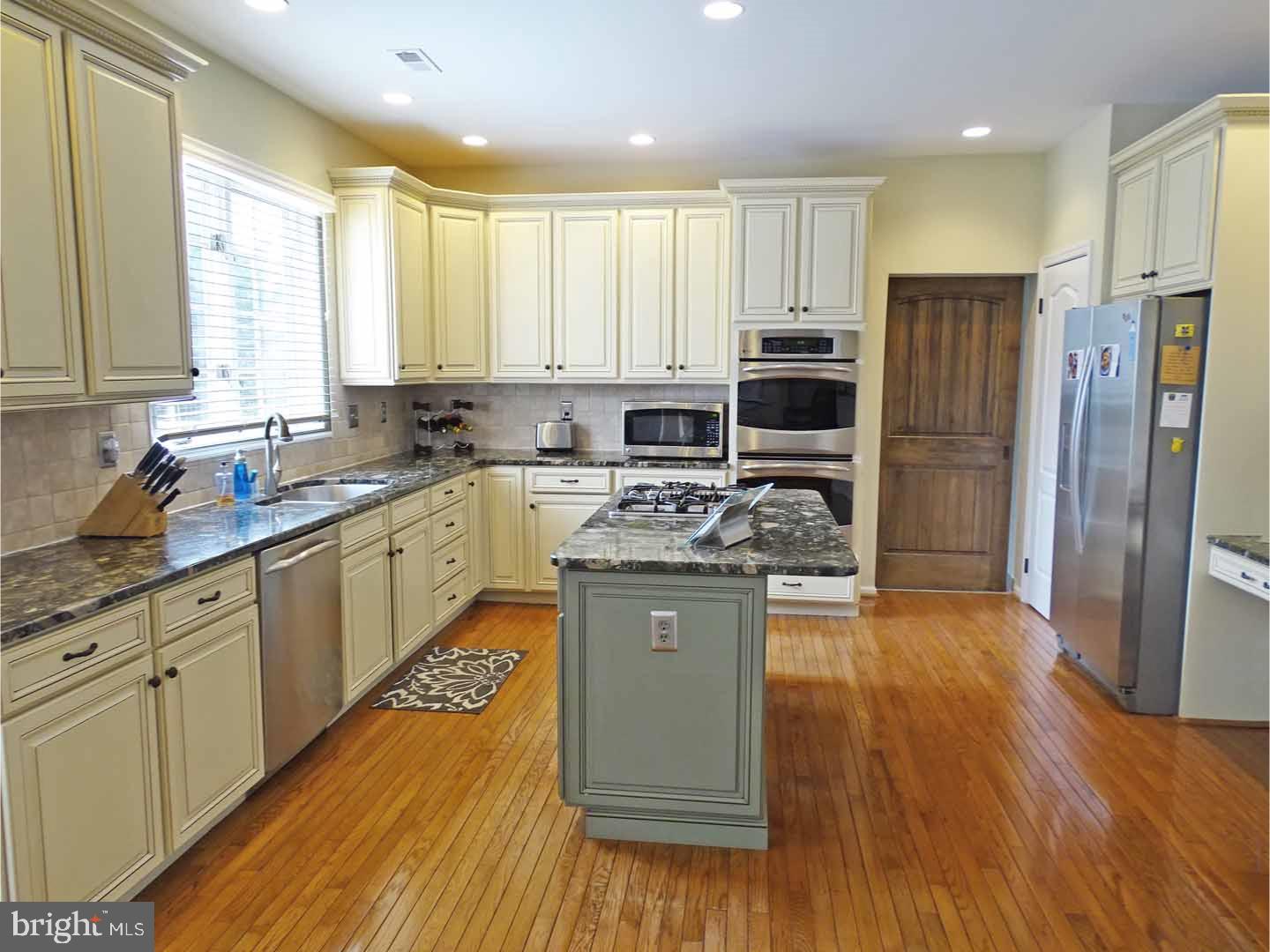 1422 Ridgewood Lane Newtown, PA 18940 - Photo 5 of 25 Gallery Image 5