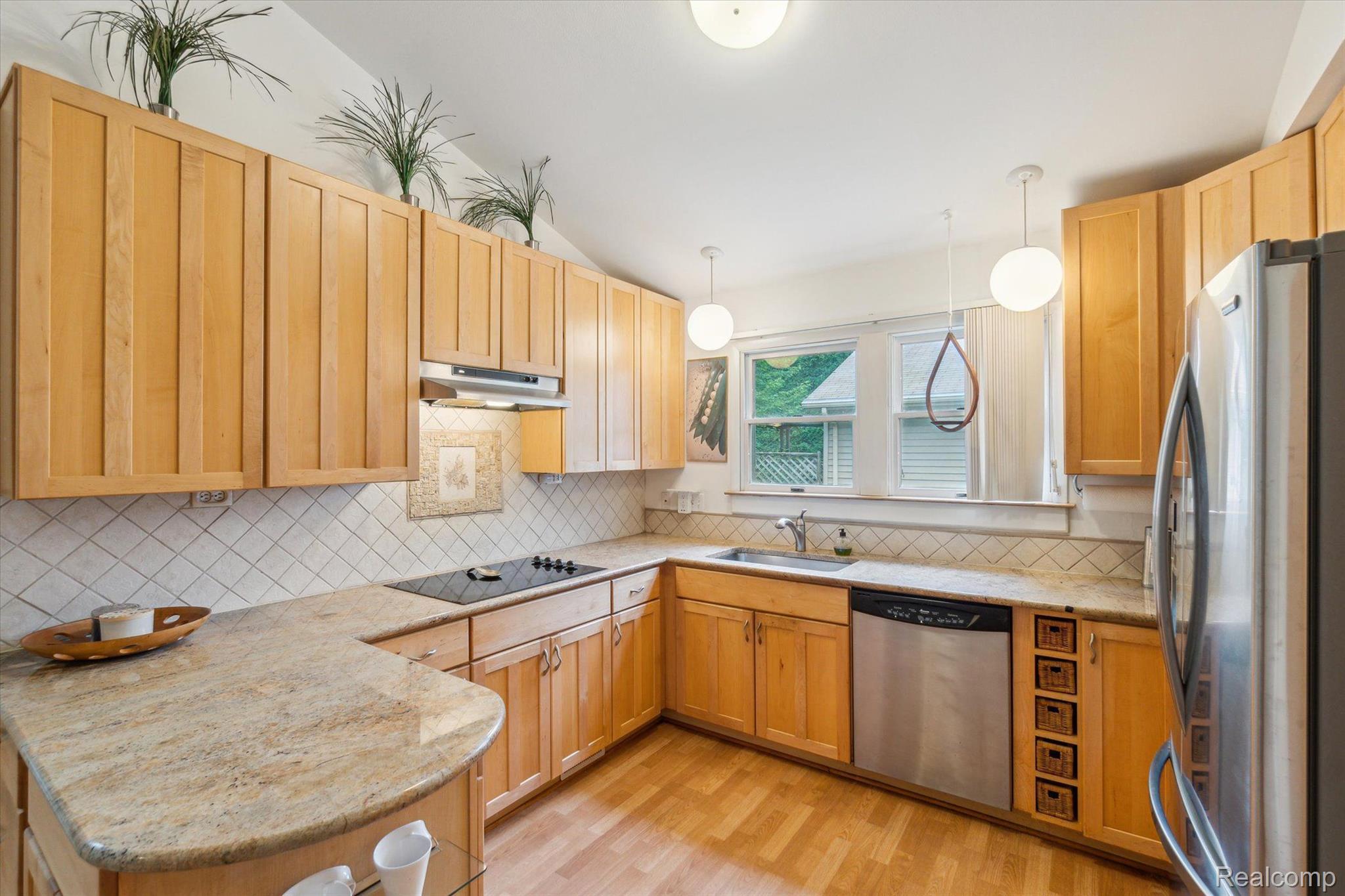 42519 Park Ridge Road Novi, MI 48375 - Photo 7 of 25 Plenty of nice cabinets!