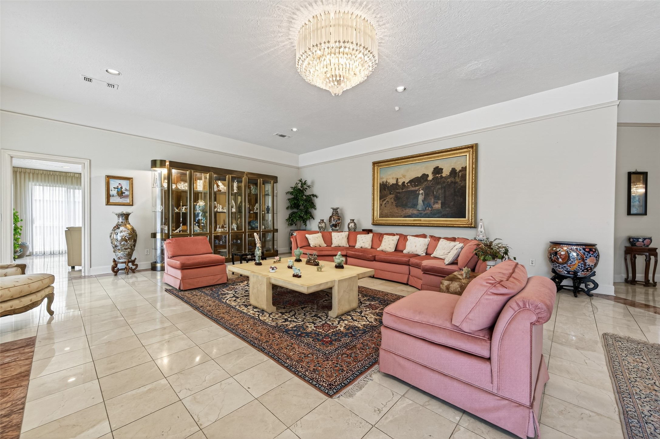 8103 Lake Edge Court Houston, TX 77071 - Photo 11 of 48 Expansive living room with multiple seating areas and open layout
