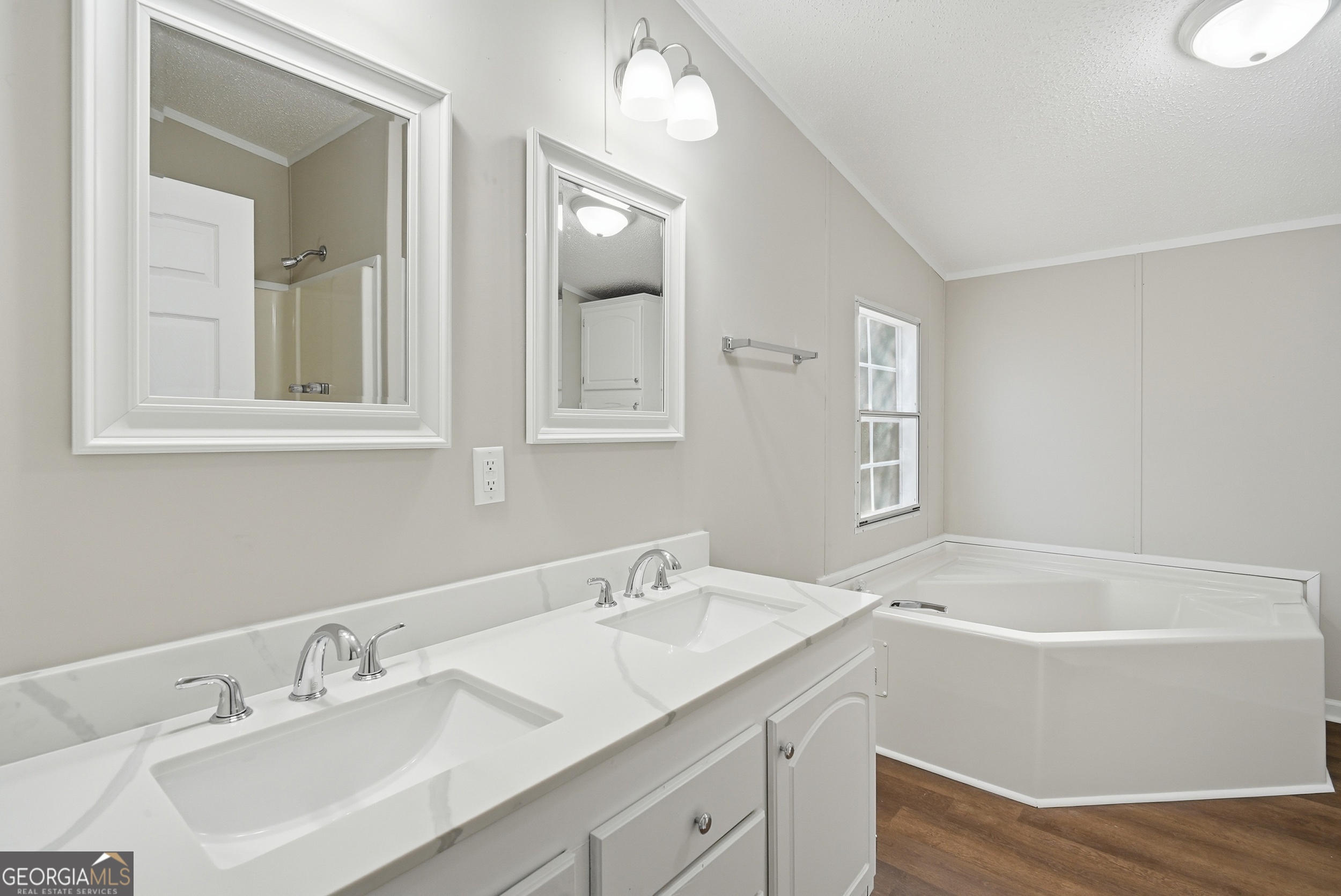 492 Doctortown Road Jesup, GA 31545 - Photo 14 of 25 a bathroom with a sink and a bathtub