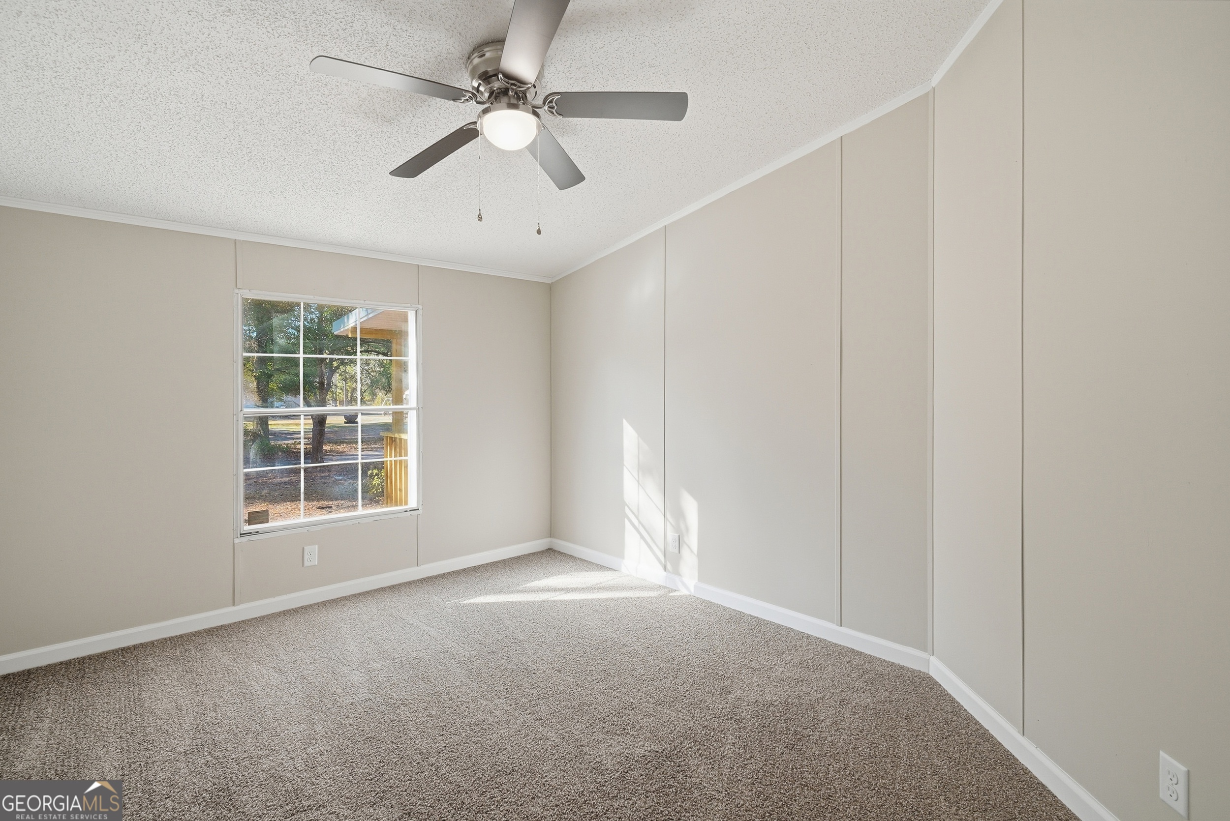492 Doctortown Road Jesup, GA 31545 - Photo 16 of 25 an empty room with windows and ceiling fan