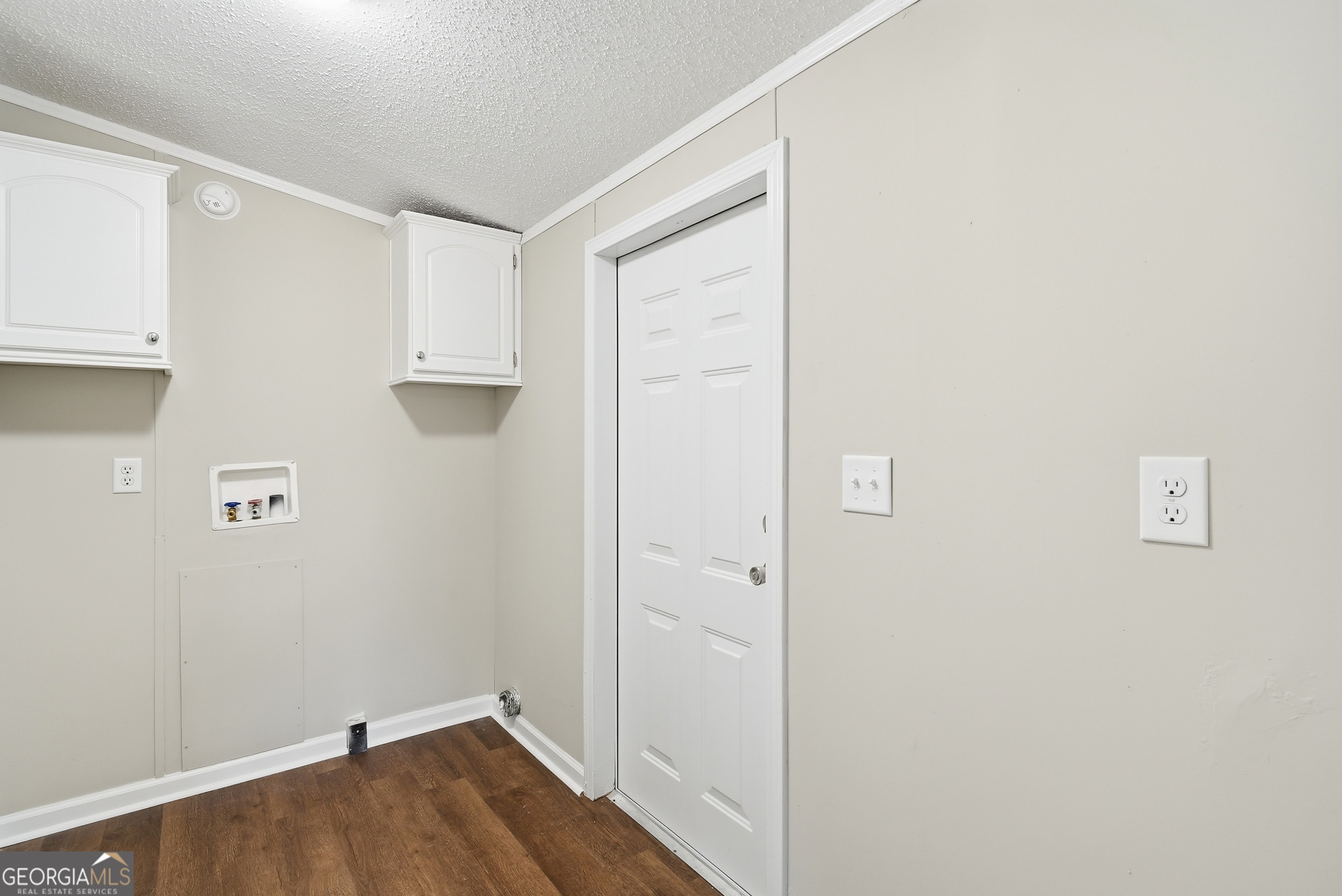 492 Doctortown Road Jesup, GA 31545 - Photo 18 of 25 a view of small space with wooden floor