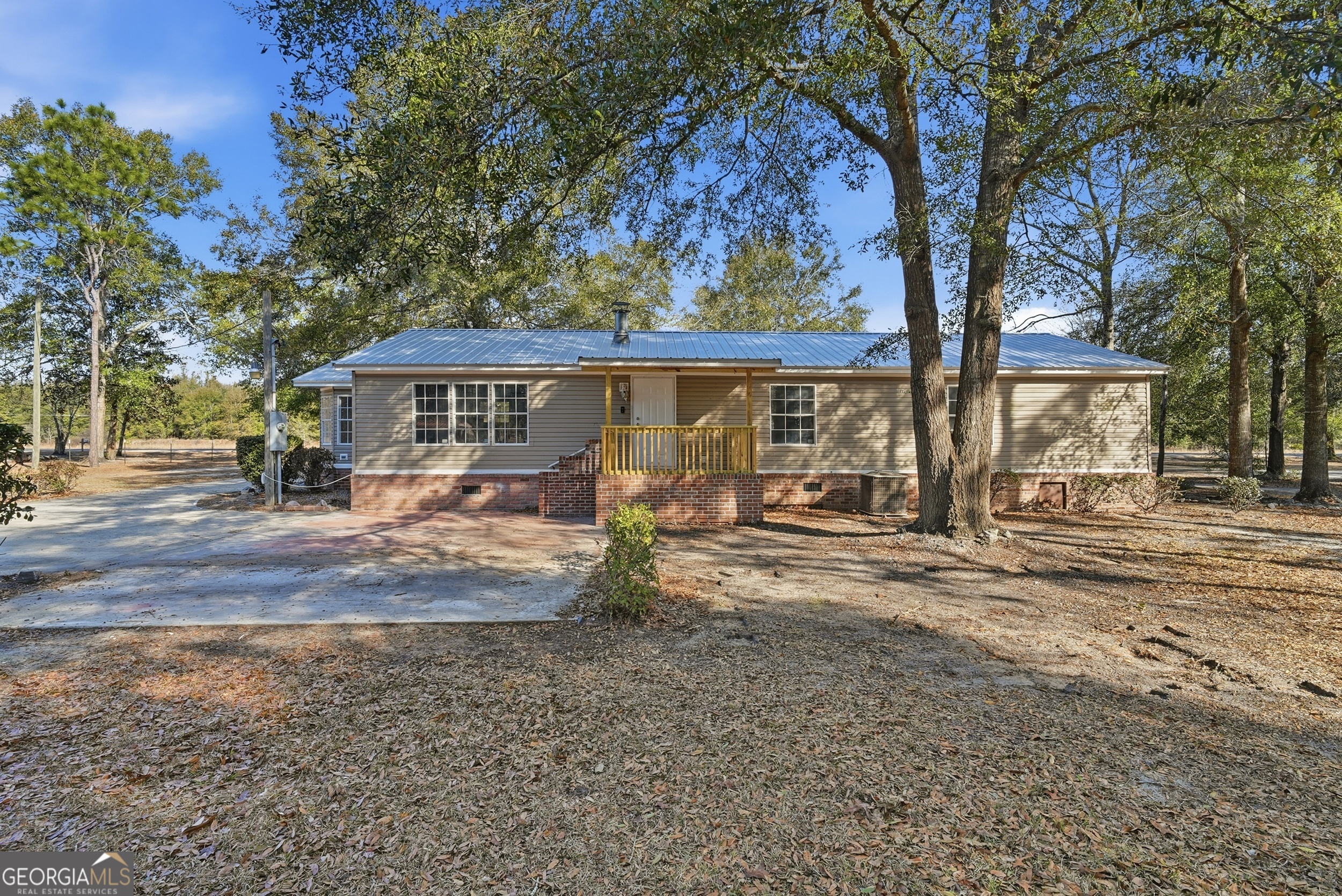 492 Doctortown Road Jesup, GA 31545 - Photo 21 of 25 a view of a house with a yard