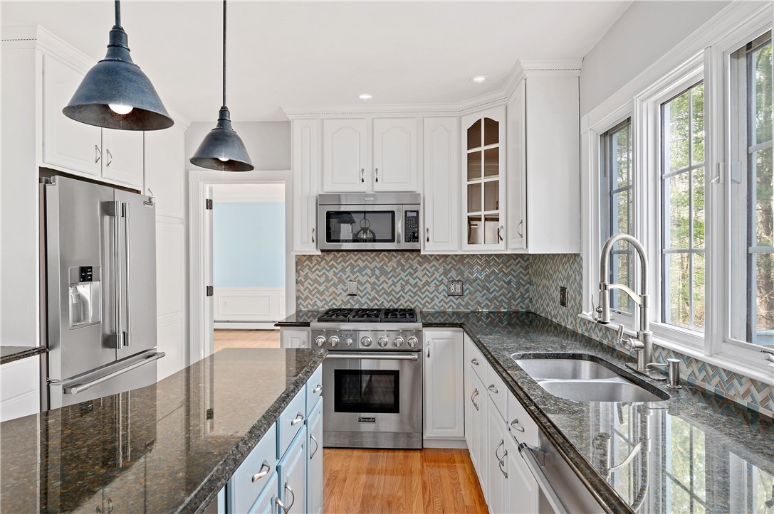 80 Rawson Road Cumberland, RI 02864 - Photo 6 of 40