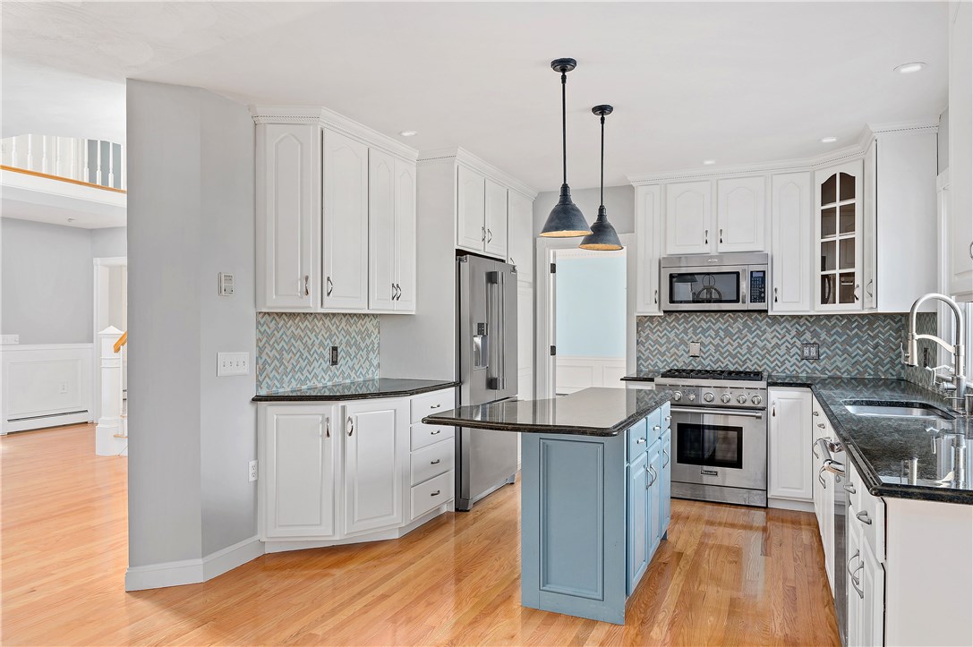 80 Rawson Road Cumberland, RI 02864 - Photo 7 of 40