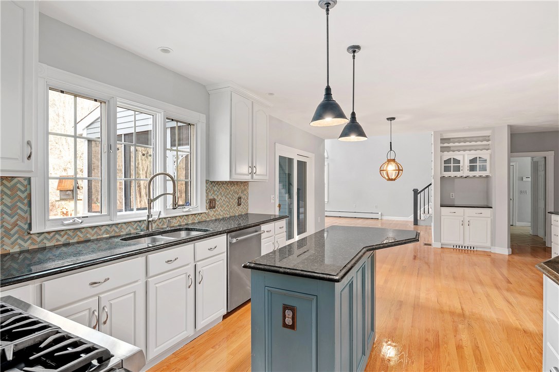 80 Rawson Road Cumberland, RI 02864 - Photo 9 of 40
