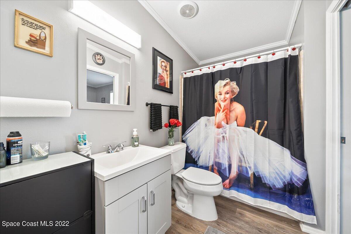 1017 Barefoot Circle Sebastian, FL 32976 - Photo 27 of 33 a living room with furniture and a mirror