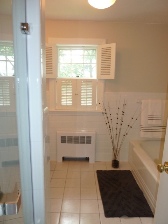 18 Glendale Road Marblehead, MA 01945 - Photo 17 of 29 a view of a bathroom with a bathtub and shower