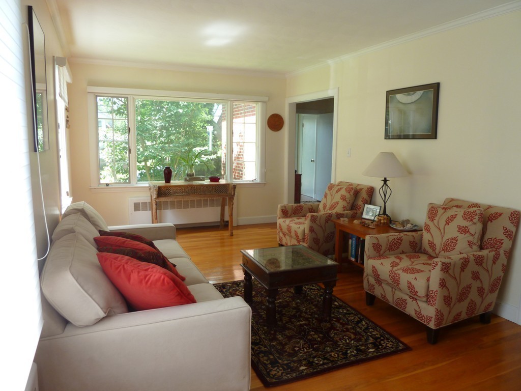 18 Glendale Road Marblehead, MA 01945 - Photo 5 of 29 a living room with furniture and a large window