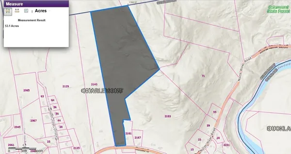 a view of a backyard of the house