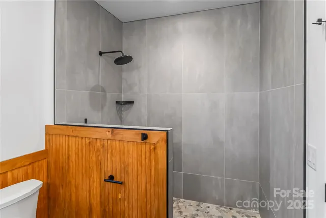 $557,000 | 6260 Sunny Drive, Newland, NC 28657