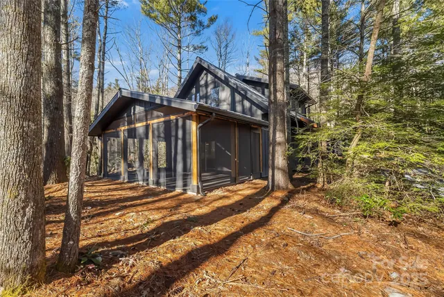 $557,000 | 6260 Sunny Drive, Newland, NC 28657